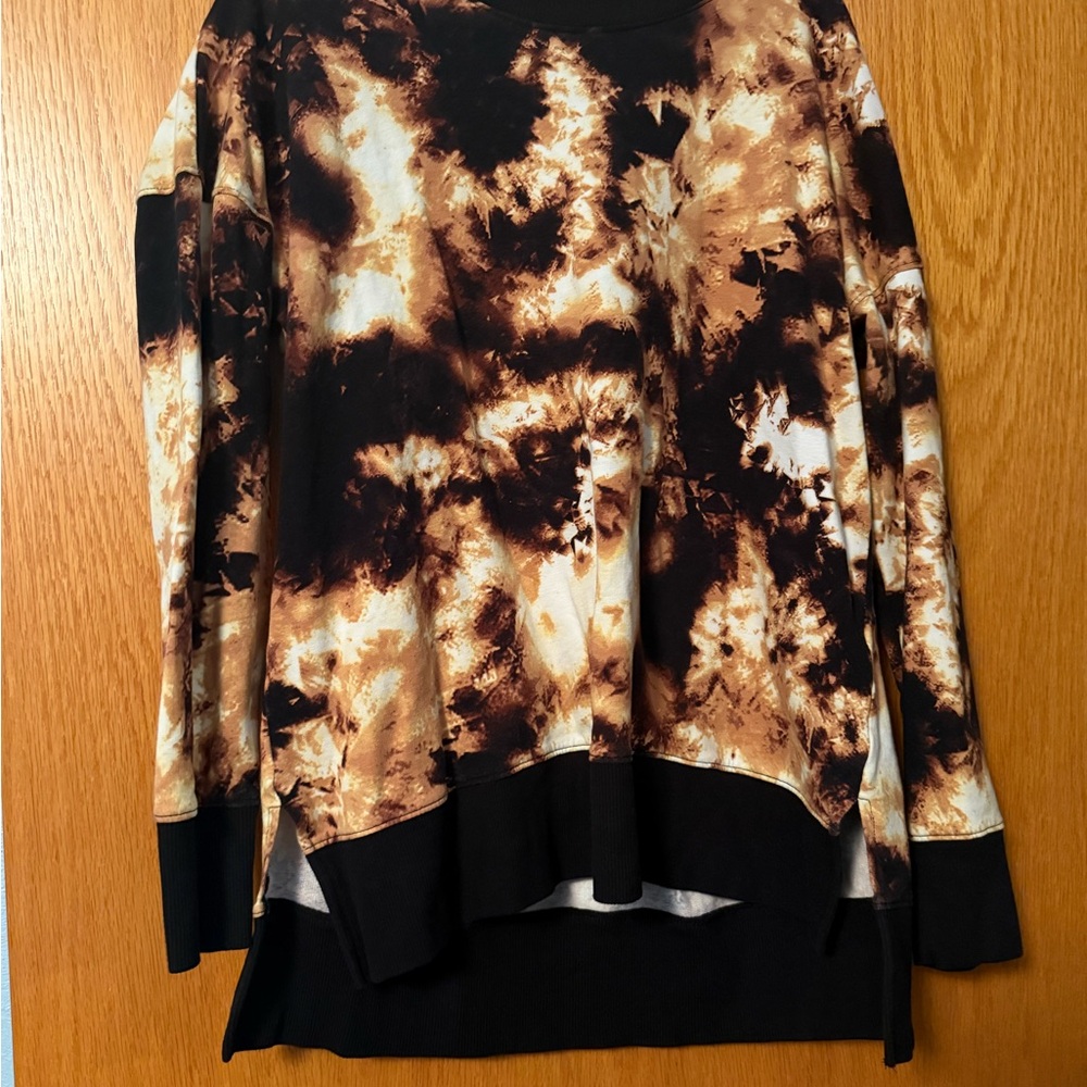 LuLaRoe Black and Cream Tie-Dye Sweatshirt